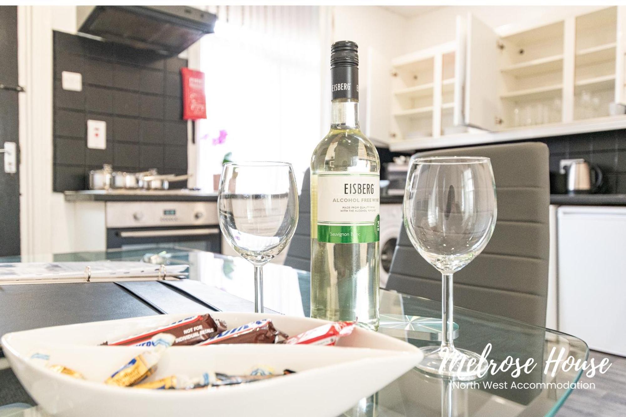 Perfect For Contractors & Families 2Br Home With Parking & Wifi Holiday home Manchester