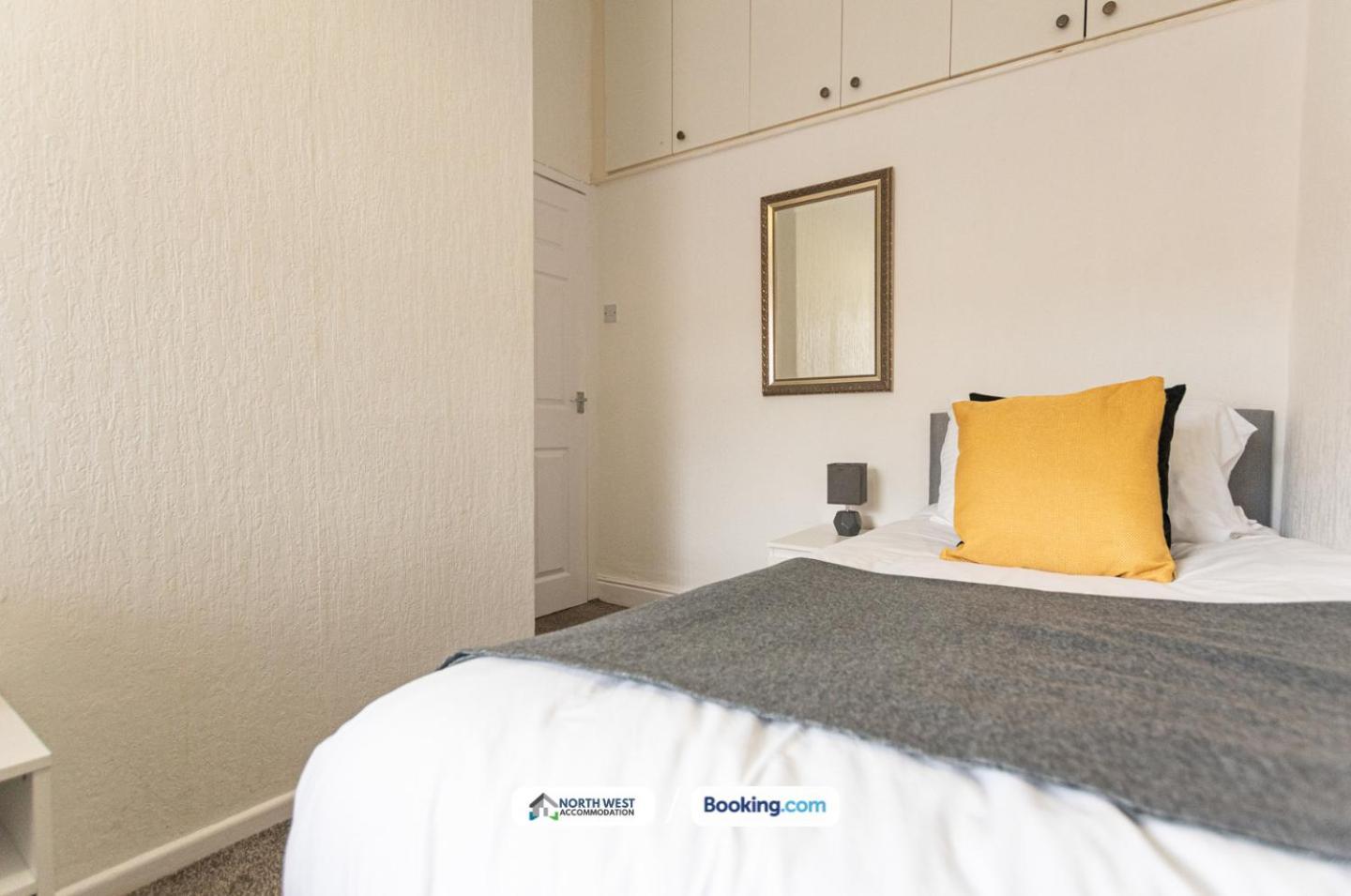 Contractor 2 Bed House With Free Parking & Wifi Holiday home *
