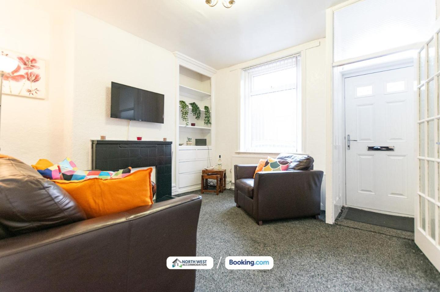 Contractor 2 Bed House With Free Parking & Wifi *