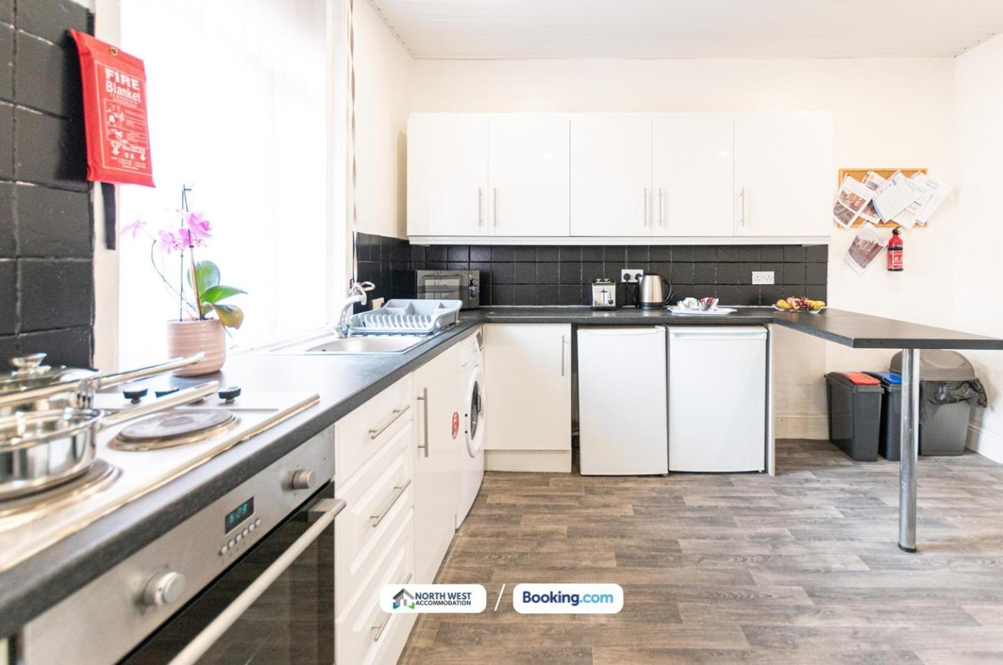 Contractor 2 Bed House With Free Parking & Wifi